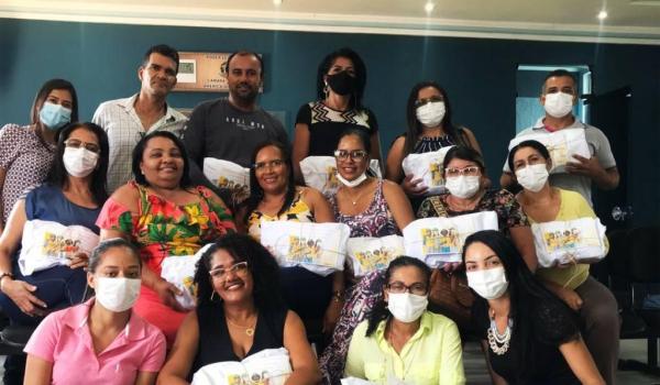 Prefeitura de América Dourada, através da Secretaria de Saúde, realizou entrega de novo fardamento aos Agentes Comunitários de Saúde.
