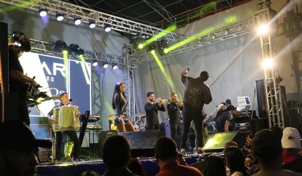Segundo dia de festa, muita música boa e forró agitaram...